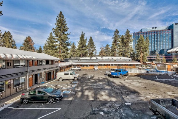 Blue Jay Lodge image 11