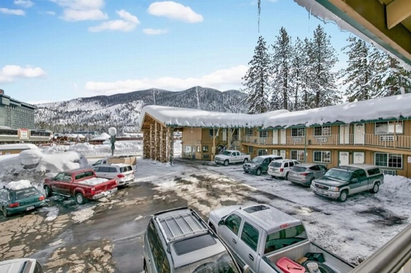 Blue Jay Lodge image 13