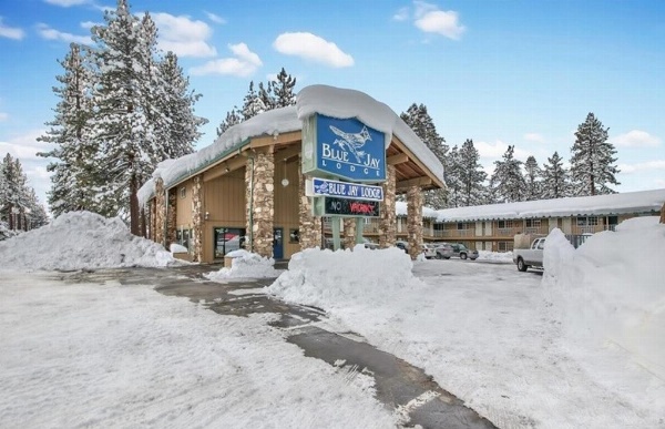 Blue Jay Lodge image 18