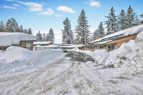 Blue Jay Lodge image 19