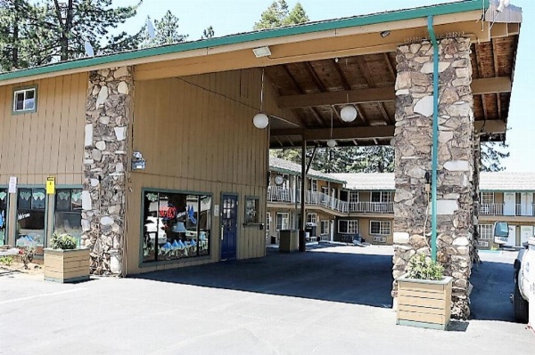 Blue Jay Lodge image 20
